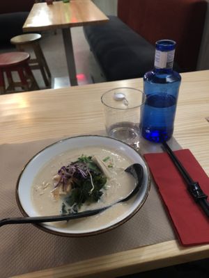 Opción de este ramen vegano y algunas otras opciones veganas, precios económicos y sitio muy acogedor en el barrio de la latina 🌙.  at Yan Ken Pon - La Latina in Madrid