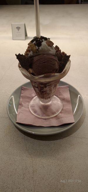 I like shoko icecream. at Shiro Cafe in Tokyo