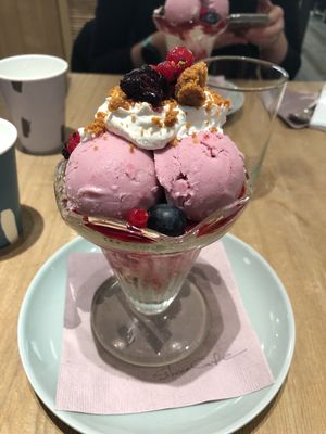 Very Berry Cheesecake Parfait (Vegan) at Shiro Cafe in Tokyo