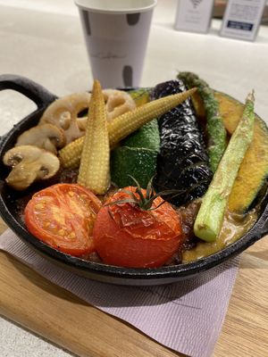 Vegan vegetable cheese curry at Shiro Cafe in Tokyo