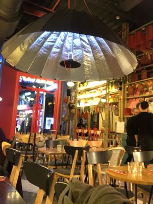 Le restaurant  at Hanoi Ca Phe in Lyon