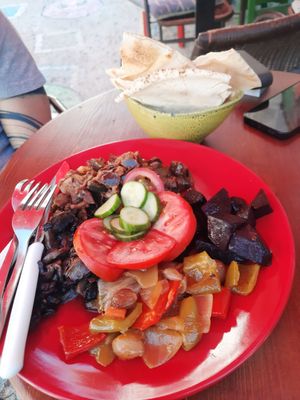 Starter plate for 9€ at Mad Irie in Crete