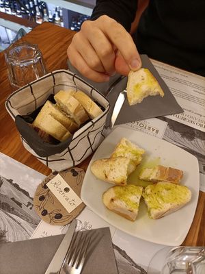 Bruschetta con l'olio nuovo at Oleoteca Bartolomei l'Olio Orvieto con Cucina in Orvieto