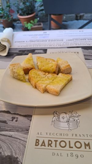 Olio prodotto dalla famiglia Bartolomei at Oleoteca Bartolomei l'Olio Orvieto con Cucina in Orvieto