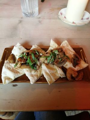 Garlic mushrooms and flatbread at Hell Below in Carlisle