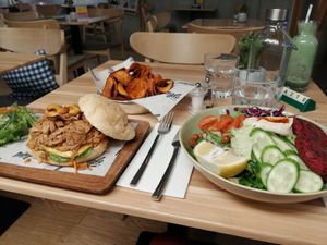 Jackfruit bbq burger, sweet potatoe chips and burger salad at Mingle Cafe in Larnaca