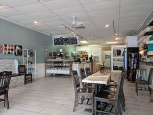 Interior at Splat Cakes n' Such in Buford