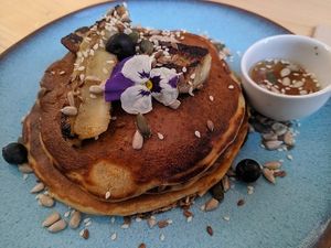 Vegan pancakes at Noshi Coffee in Porto