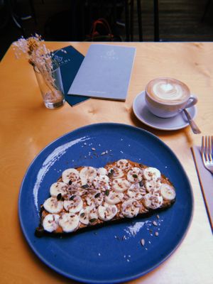 Cappuccino c/ soy milk + peanut butter banana toast at Noshi Coffee in Porto