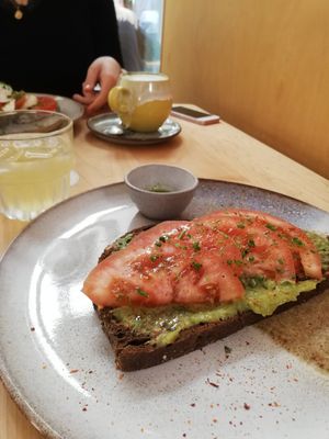 Avocado toast at Noshi Coffee in Porto