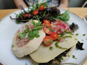 Vegan burger with mushroom pattie and pesto at Noshi Coffee in Porto