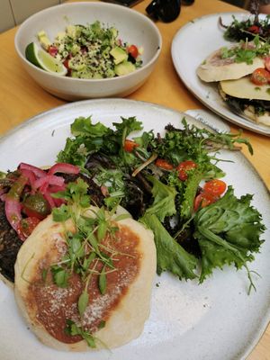 Vegan burger with mushroom pattie and pesto at Noshi Coffee in Porto