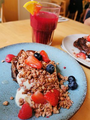 Vegan pancakes at Noshi Coffee in Porto