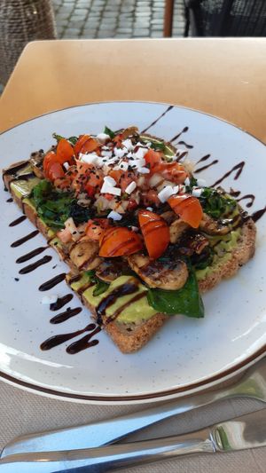 Vegan toast at Noshi Coffee in Porto