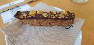 Snicker at Noshi Coffee in Porto