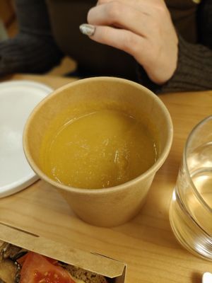 Sopa de legumbres at Noshi Coffee in Porto