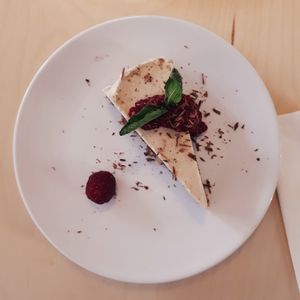 Vegan gluten free and no sugar cheesecake 5€ at Noshi Coffee in Porto