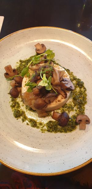 mushroom and crumpet with pesto at The Swan Pub & Restaurant in Worcester