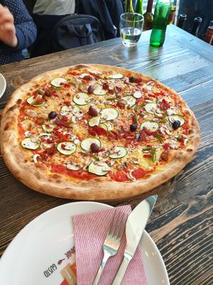 Vegan pizza
Diameter 45 cm :) at La Pizzeria in Maribor