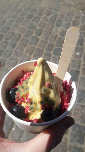 Banana mango nicecream with passion fruit, blueberries and dried raspberries at Banana in Copenhagen