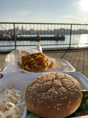 BBQ Avocado Burger  at Die Gute Stube in Mainz