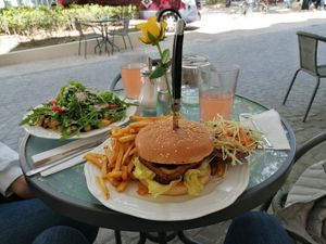 Avocado Tofu Burger at Die Gute Stube in Mainz