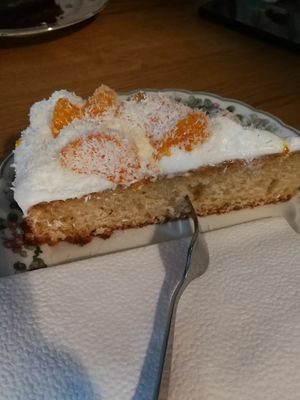 Citron mandarine cake at Die Gute Stube in Mainz