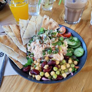 Hummus & Greens Salad at Jack Bean - Kruisplein in Rotterdam