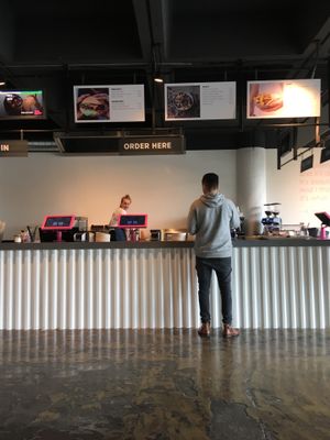 You order from the screens and pick up your order when your number is called   at Jack Bean - Kruisplein in Rotterdam