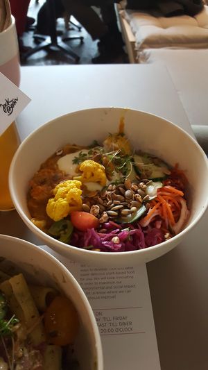 Yellow curry bowl at Jack Bean - Kruisplein in Rotterdam