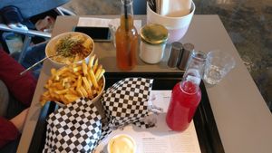 Burgers, Mac & Cheese, fries and soda at Jack Bean - Kruisplein in Rotterdam
