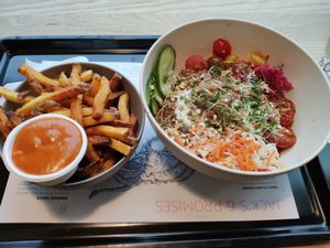 Ensalada de chile y patatas fritas at Jack Bean - Kruisplein in Rotterdam