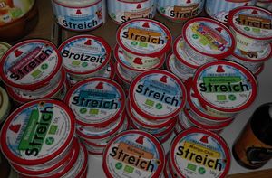 Vegan spreads at  Vitaminčk Trgovina in Idrija