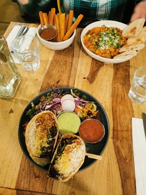 Frites de pois chiche
Curry aux patates douches
Burrito Churizo at Lola Rosa - Places des Festivals in Montreal