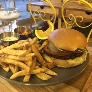 Burger aux fèves noires at Lola Rosa - Places des Festivals in Montreal