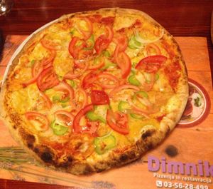 Vegan pizza with vegan cheese at Pizzerija Dimnik in Trbovlje