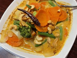 Pearl’s Spicy Curry w Veggies (no mushrooms )  at Pearl Cafe in Florissant