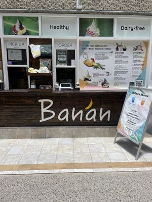 Outside shack  at Banan - Waikiki in Honolulu