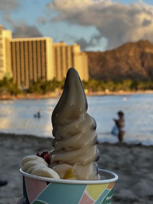 Riss Moore in a cup   at Banan - Waikiki in Honolulu