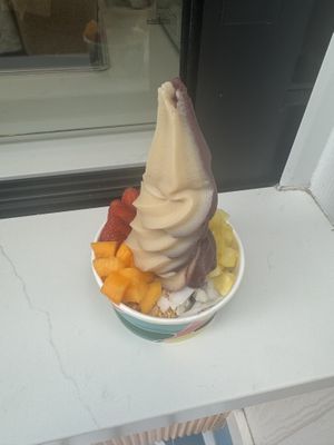 Riss Moore (açai/banana banan)  at Banan - Waikiki in Honolulu