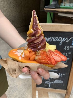 Riss Moore in a Papaya Bowl at Banan - Waikiki in Honolulu