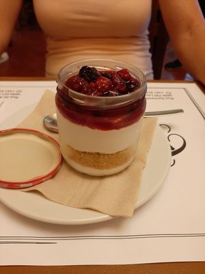 Wild berries cheesecake at Francesinha Al Forno - Leca da Palmeira in Porto