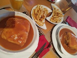Francesinha de Tofu e cachorro especial at Francesinha Al Forno - Leca da Palmeira in Porto