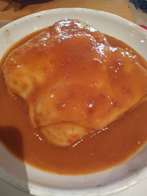 Cachorro especial at Francesinha Al Forno - Leca da Palmeira in Porto