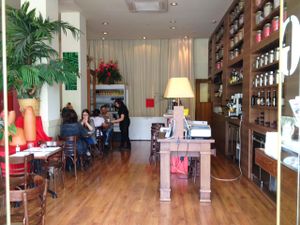 swish and spacious interior (there is more to the left) at Amaranta in Girona