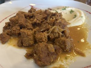 Seitan stew with creamed potatoes    at Amaranta in Girona