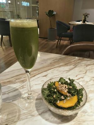 Juice & mango kale salad at Just Vegan in Shenzhen