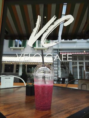 Summer smoothies at Velo Cafe in Interlaken