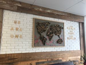 Decor at Juice My Heart in San Clemente