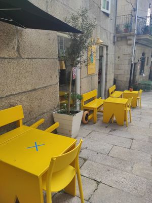 Outdoor sitting at Ideas Peregrinas in Tui